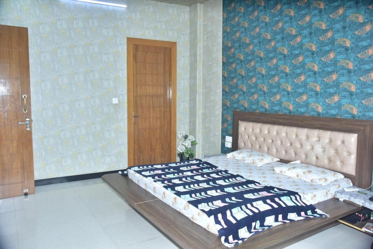 Shreshth Home Stay - Best Family Accommodation - 3Km From Har Ki Pauri, Haridwar, Uttarakhand المظهر الخارجي الصورة