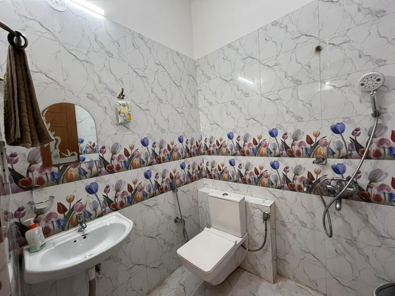 Shreshth Home Stay - Best Family Accommodation - 3Km From Har Ki Pauri, Haridwar, Uttarakhand المظهر الخارجي الصورة