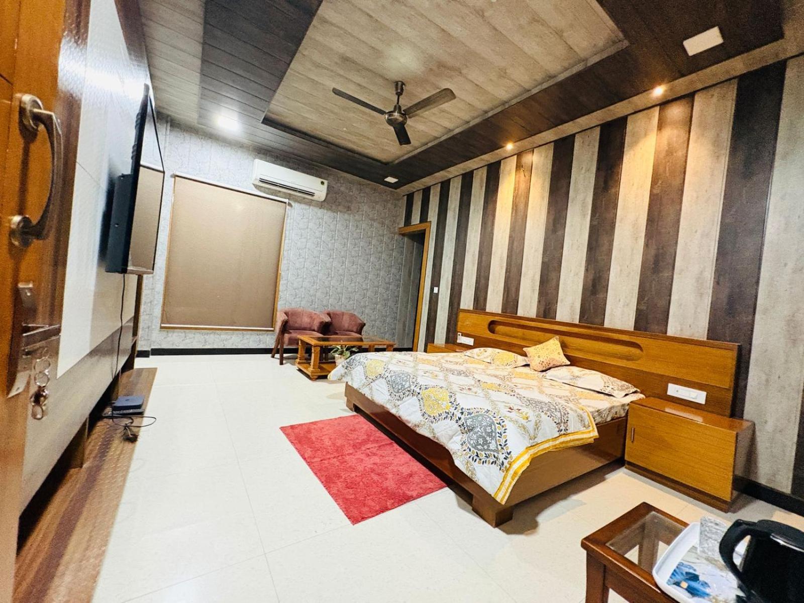 Shreshth Home Stay - Best Family Accommodation - 3Km From Har Ki Pauri, Haridwar, Uttarakhand المظهر الخارجي الصورة