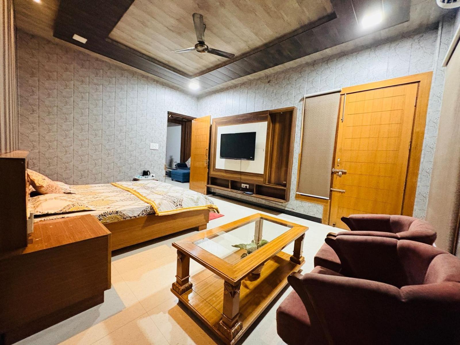 Shreshth Home Stay - Best Family Accommodation - 3Km From Har Ki Pauri, Haridwar, Uttarakhand المظهر الخارجي الصورة